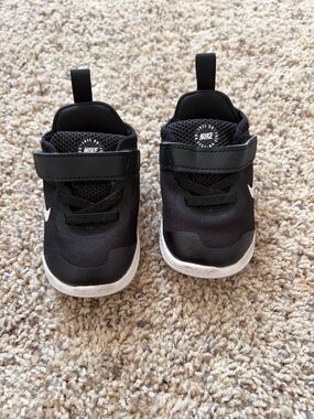 Nike Kids Black and White Velcro Sneakers